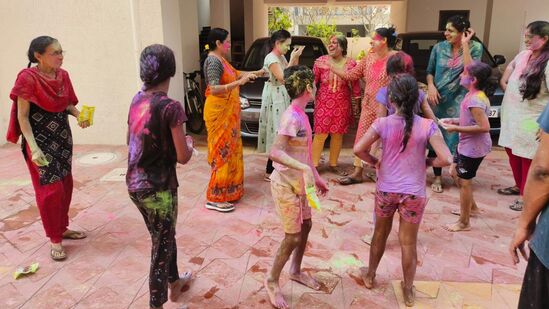 Holi Celebrations: హోలీ ఆనందాల కేళీ