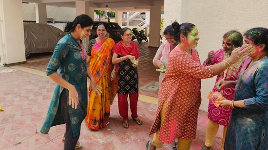 Holi Celebrations: అల్వాల్ లోని ఓ అపార్ట్‌మెంట్లో ఇలా..
