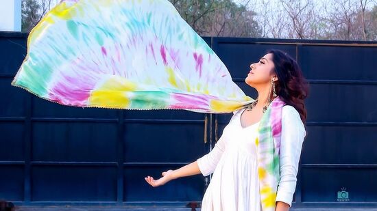Rashmi Gautham Holi Celebrations: రష్మి షేర్ చేసిన ఈ ఫొటోలకు రెడ్ హార్ట్ ఎమోజీలతో అభిమానులు కామెంట్స్ చేస్తున్నారు.