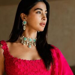 <p>స్టార్ హీరోయిన్ పూజా హెగ్డే మరోసారి గ్లామరస్ లుక్‍లో వావ్ అనిపించారు. అట్రాక్టివ్ డ్రెస్‍లో అదిరిపోయే పోజులతో మెప్పించారు.</p>