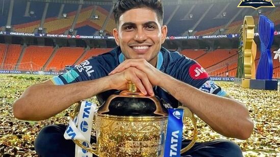 టీమిండియా యంగ్ బ్యాటర్ శుభ్ మన్ గిల్ ఐపీఎల్ లోనూ అదరగొడుతున్నాడు. ప్రస్తుతం గుజరాత్ టైటాన్స్ కు ఆడుతున్న గిల్ ఈ లీగ్ లో 4 సెంచరీలు బాదాడు. 2018లో గిల్ ఐపీఎల్ అరంగేట్రం చేశాడు. 103 మ్యాచ్ లాడాడు.&nbsp;
