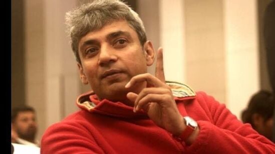 క్రికెట్ కు రిటైర్మెంట్ ప్రకటించిన తర్వాత యాక్టర్ గా అజయ్ జడేజా రెండో ఇన్నింగ్స్ మొదలెట్టాడు. 2003లో ఈ మాజీ కెప్టెన్ ఆటకు వీడ్కోలు పలికాడు. ‘ఖేల్’ మూవీతో ఫిల్మ్ కెరీర్ స్టార్ట్ చేసిన అజయ్.. పల్ పల్ దిల్ కే సాత్ మూవీలోనూ యాక్ట్ చేశాడు.&nbsp;