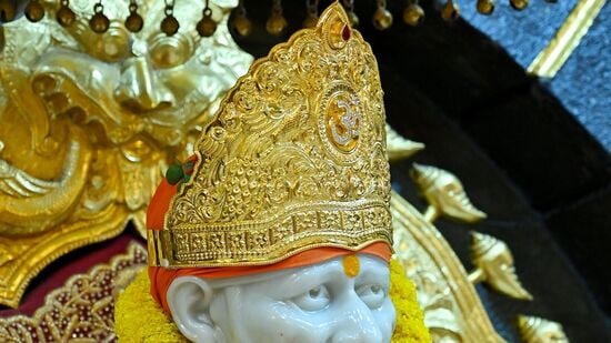 మూడో &nbsp;రోజు ఉదయం శనిశిగ్నాపూర్ కు వెళ్తారు. ఇక్కడ దర్శనం పూర్తి చేసుకుంటారు. అక్కడ్నుంచి మళ్లీ షిర్టీ చేరుకుంటారు. రాత్రి 7.29 గంటలకు నాగర్‌సోల్ స్టేషన్‌లో తిరుగు ప్రయాణం మొదలవుతుంది. తెల్లవారుజామున 3 గంటలకు విజయవాడ రైల్వే స్టేషన్ చేరుకోవడంతో ఈ టూర్ ప్యాకేజీ ముగుస్తుంది.