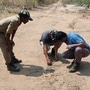 పులి అడుగులను పరిశీలిస్తున్న అధికారులు