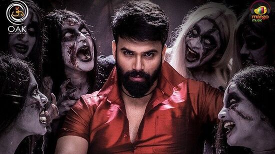 Horror Comedy Movies OTT: రాజు గారి గది మూవీ 2015లో వచ్చిన సినిమా. ఓంకార్ డైరెక్ట్ చేశాడు. దెయ్యాలు ఉండే ఓ ఇంట్లో జరిగే రియాల్టీ షో చుట్టూ తిరిగే మూవీ ఇది. ఈ సినిమాను ప్రైమ్ వీడియోలో చూడొచ్చు. ఈ సినిమాకు తర్వాత మరో రెండు సీక్వెల్స్ కూడా వచ్చాయి.