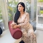 రంగుల రాట్నం సీరియల్లో హీరోగా నటించిన రాజేష్...మాధురికి తమ్ముడు అవుతాడు. కానీ ఈ సీరియల్లో రాజేష్కు అత్తగా మాధురి నటించింది. <p>రంగుల రాట్నం సీరియల్లో హీరోగా నటించిన రాజేష్...మాధురికి తమ్ముడు అవుతాడు. కానీ ఈ సీరియల్లో రాజేష్కు అత్తగా మాధురి నటించింది.</p>