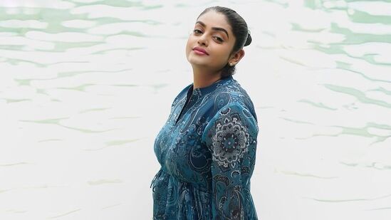 కార్తీక దీపం మ‌ల‌యాళ వెర్ష‌న్ క‌రుత్త‌ముత్తు సీరియ‌ల్‌లో ప్రేమీ విశ్వ‌నాథ్ లీడ్ రోల్‌లో న‌టించింది.&nbsp;