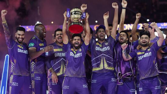 సీఎస్కే, ముంబయి ఇండియన్స్ తర్వాత ఐపీఎల్ లో ఒకటి కంటే ఎక్కువ సార్లు విజేతగా నిలిచిన జట్టు కేకేఆర్. ఆ టీమ్ 2012, 2014, 2024లో ట్రోఫీ చేజిక్కించుకుంది. రీసెంట్ గా 2024లో శ్రేయస్ సారథ్యంలో ఛాంపియన్ గా నిలిచింది.&nbsp;