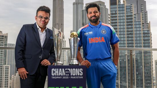 ఛాంపియన్స్ ట్రోఫీలో విజేతగా నిలిచిన టీమిండియాకు బీసీసీఐ భారీ నగదు బహుమతి ప్రకటించింది. రూ.58 కోట్లను ప్రైజ్మనీ గా అనౌన్స్ చేసింది. ప్లేయర్స్, కోచింగ్, సపోర్ట్ స్టాఫ్ కు కలిసి ఈ నగదు బహుమతిని బీసీసీఐని ప్రకటించింది. <p>ఛాంపియన్స్ ట్రోఫీలో విజేతగా నిలిచిన టీమిండియాకు బీసీసీఐ భారీ నగదు బహుమతి ప్రకటించింది. రూ.58 కోట్లను ప్రైజ్మనీ గా అనౌన్స్ చేసింది. ప్లేయర్స్, కోచింగ్, సపోర్ట్ స్టాఫ్ కు కలిసి ఈ నగదు బహుమతిని బీసీసీఐని ప్రకటించింది. </p>