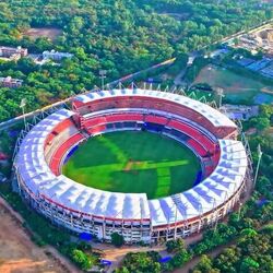 <p>హైదరాబాద్‌లో ఐపీఎల్ మ్యాచ్‌లకు సర్వం సిద్ధమైంది. ఈనెల 23న హైదరాబాద్‌ వర్సెస్‌ రాజస్థాన్ రాయల్స్‌ మ్యాచ్ జరగనుంది. ఉప్పల్‌ స్టేడియంలోనే ప్రత్యేక కంట్రోల్ రూమ్‌ ఏర్పాటు చేశారు. మహిళల భద్రత కోసం మఫ్టీలో షీ టీమ్స్‌ ఉంటాయి. 450 సీసీ కెమెరాలతో పటిష్ఠ నిఘా వ్యవస్థను ఏర్పాటు చేశారు. 2,700 మంది పోలీసులతో భారీ బందోబస్తు ఏర్పాటు చేయనున్నారు.</p>