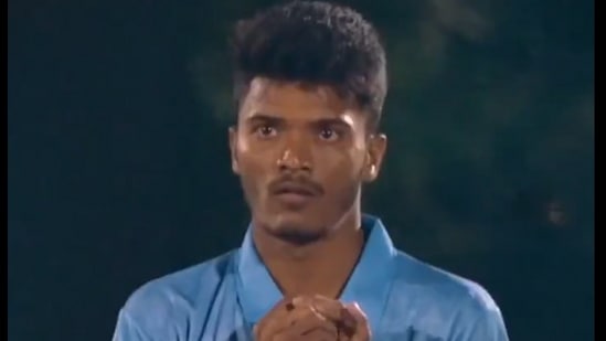 ఆంధ్ర స్పిన్నర్ త్రిపురణ విజయ్ ను ఢిల్లీ క్యాపిటల్స్ రూ.30 లక్షలకు దక్కించుకుంది. ఫస్ట్ క్లాస్ క్రికెట్లో విజయ్ 9 మ్యాచ్ ల్లో 28 వికెట్లు పడగొట్టాడు. ఆంధ్ర కుర్రాళ్లు పైలా అవినాష్ (రూ.30 లక్షలకు పంజాబ్ కింగ్స్), సత్యనారాయణ రాజు (రూ.30 లక్షలకు ముంబయి ఇండియన్స్) కూడా ఐపీఎల్ లో పాల్గొంటున్నారు. 