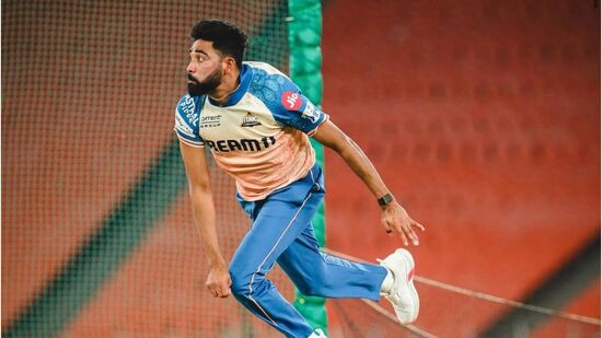 సీనియర్ పేసర్ మహ్మద్ సిరాజ్ తొమ్మిదో సారి ఐపీఎల్ లో ఆడబోతున్నాడు. 2017లో సన్ రైజర్స్ కు ఆడిన సిరాజ్.. 2018 నుంచి 2024 వరకు ఆర్సీబీకి ప్రాతినిథ్యం వహించాడు. ఈ సీజన్ కు ముందు వేలంలో గుజరాత్ టైటాన్స్ అతణ్ని రూ.12.25 కోట్లకు కొనుగోలు చేసింది. 93 మ్యాచ్ ల్లో సిరాజ్ 93 వికెట్లు పడగొట్టాడు. 