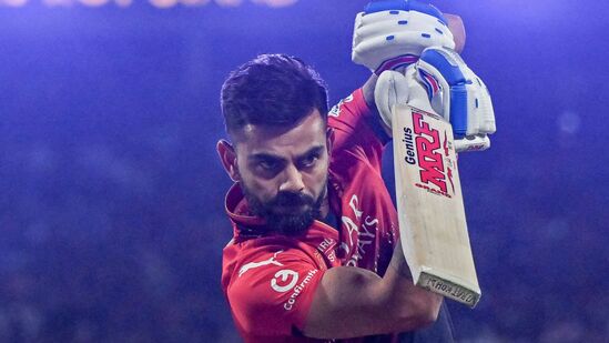 టీ20 ఫార్మాట్లో 400 మ్యాచ్ లు ఆడిన మూడో ఇండియన్ ప్లేయర్ గా కోహ్లి నిలిచాడు. రోహిత్ శర్మ (448), దినేశ్ కార్తీక్ (412) తొలి రెండు స్థానాల్లో కొనసాగుతున్నారు. 