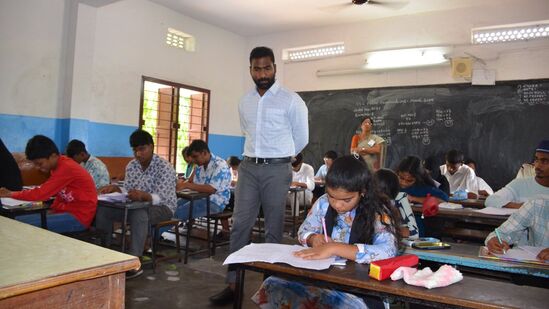 ఏప్రిల్‌ 7 నుంచి ఏప్రిల్ 15వ తేదీ వరకు పదో తరగతి స్పాట్ వాల్యుయేషన్ జరగుతుంది. ఇందుకోసం మొత్తం 19 చోట్ల కేంద్రాలను ఏర్పాటు చేశారు. పకడ్బందీగా స్పాట్ ప్రక్రియను పూర్తి చేసేలా అధికారులు ఏర్పాట్లు చేస్తున్నారు. 