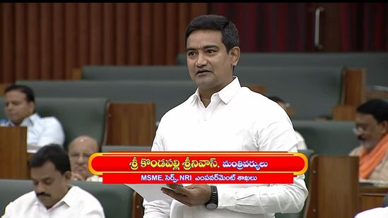 ఇటీవల అసెంబ్లీలో పింఛన్ల వయస్సు తగ్గింపుపై మంత్రి కొండపల్లి శ్రీనివాస్ సమాధానం చెబుతూ... 50 ఏళ్లు నిండినవారికి పింఛన్ పథకం అమలు చేస్తామని ప్రకటించారు. ఈ మేరకు బడ్జెట్‌లో నిధుల కేటాయింపులు జరిపామన్నారు. 