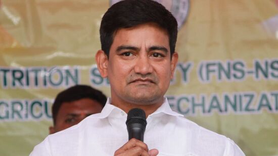 రాష్ట్రంలో కొత్తగా సుమారు 5 లక్షల మందిని పింఛన్లకు అర్హులుగా గుర్తించామని మంత్రి శ్రీనివాస్ అన్నారు. వారందరికీ త్వరలోనే పింఛన్లు మంజూరు చేస్తామని అన్నారు. 