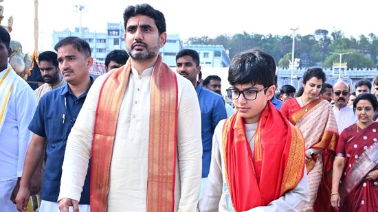 శ్రీవారి దర్శనం అనంతరం తరిగొండ వెంగమాంబ అన్నప్రసాద కేంద్రంలో భక్తులకు నారా లోకేశ్ కుటుంబ సభ్యులు స్వయంగా అల్పాహారం వడ్డించారు. ఒక్కరోజు అన్నప్రసాద వితరణకు అయ్యే ఖర్చు రూ.44 లక్షలను శ్రీ వేంకటేశ్వర అన్నప్రసాదం ట్రస్ట్ కు విరాళంగా ఇచ్చారు.   