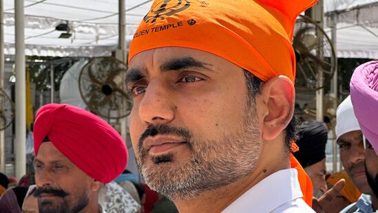 అమృత్ సర్ స్వర్ణదేవాలయంలో మంత్రి నారా లోకేశ్ 