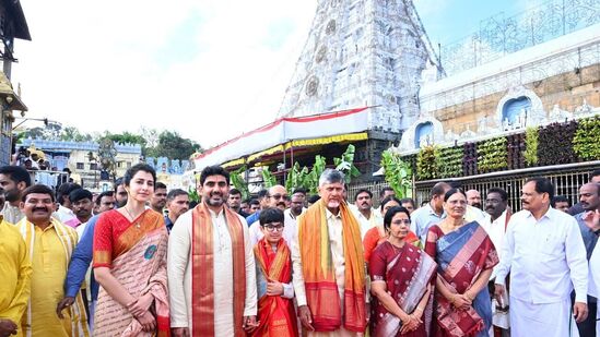 మంత్రి నారా లోకేశ్ తన కుమారుడు నారా దేవాన్ష్ పుట్టిన రోజు సందర్భంగా ఈ నెల 21న కుటుంబ సమేతంగా కలియుగ ప్రత్యక్షదైవం తిరుమల శ్రీవారిని దర్శించుకున్నారు. కుటుంబ సమేతంగా తిరుమల శ్రీవారి సేవలో పాల్గొన్నారు. ప్రత్యేక పూజలు నిర్వహించారు.