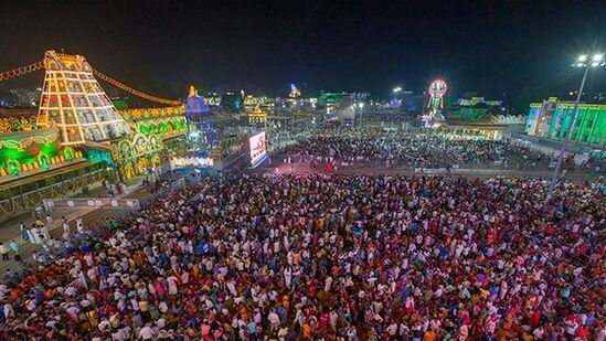 ఉగాది, ఆణివార ఆస్థానం, బ్రహ్మోత్సవం, వైకుంఠ ఏకాదశి పర్వదినాల ముందు వ‌చ్చే మంగళవారం తిరుమల శ్రీవారి ఆలయంలో కోయిల్‌ ఆళ్వార్‌ తిరుమంజనం నిర్వహించ‌డం ఆనవాయితీ.