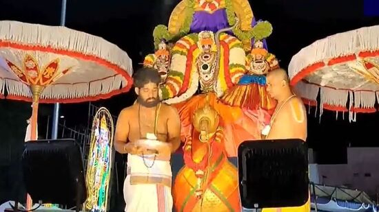 ప్రతి సంవత్సరం చైత్ర శుద్ధ నవమి నుండి బహుళ విదియ దాకా బ్రహ్మోత్సవాలు జరుగుతాయి. చతుర్దశి నాడు కళ్యాణం, పౌర్ణమి నాడు రథోత్సవం ఉంటాయి. నవమి నాడు పోతన జయంతిని నిర్వహిస్తారు. కవి పండితులను సత్కరిస్తారు.   