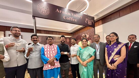 "అరకు కాఫీ పార్లమెంటులో తన స్థానాన్ని సంపాదించుకోవడం చూసి చాలా ఆనందంగా ఉంది. ఆంధ్రప్రదేశ్ కు చెందిన GI-ట్యాగ్ ఆర్గానిక్ కాఫీ 1.5 లక్షల మంది గిరిజన రైతుల అంకితభావాన్ని, వారి గొప్ప వారసత్వాన్ని సూచిస్తుంది. అరకు కాఫీని ప్రపంచవ్యాప్తంగా ప్రోత్సహించడంలో...GI ట్యాగ్‌ను పొందడం, గిరిజన రైతులకు మద్దతు ఇవ్వడం, ప్రపంచ వేదికలపై ప్రదర్శించడంలో సీఎం చంద్రబాబు తన దార్శనిక నాయకత్వానికి హృదయపూర్వక ధన్యవాదాలు. కేంద్ర మంత్రి రామ్మోహన్ నాయుడు, పీయూష్ గోయల్, కిరణ్ రిజుజు, స్పీకర్ ఓంబిర్లాకు ప్రత్యేక ధన్యవాదాలు. మీ మద్దతు గిరిజన సమాజాలను ఉద్ధరిస్తుంది" అని మంత్రి లోకేశ్ ట్వీట్ చేశారు. 