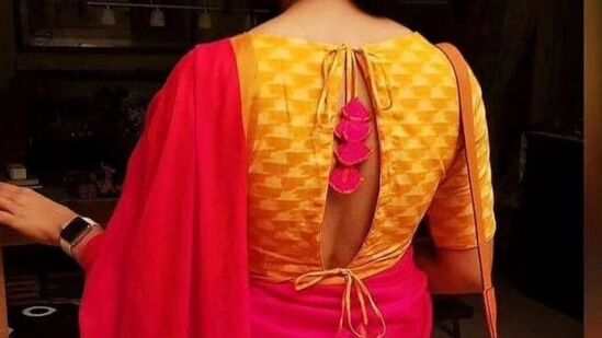 సింపుల్ కనిపించే అందమైన  బ్లౌజ్ డిజైన్. కాటన్ చీరలకు ఇది బాగా నప్పుతుంది.