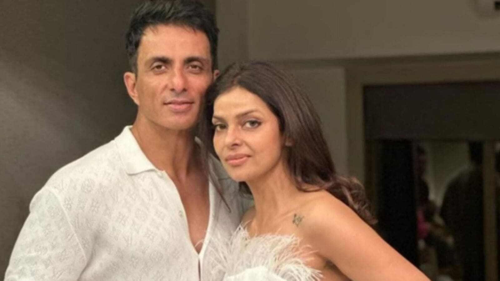 Sonu Sood wife Accident: రోడ్డు ప్రమాదంలో సోనూసూద్ భార్య సోనాలీకి తీవ్ర గాయాలు