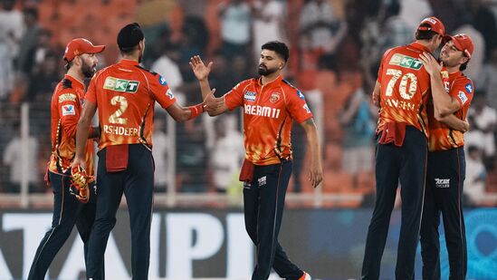 కెప్టెన్ శ్రేయస్ అయ్యర్, శశాంక్ సింగ్, ప్రియాన్ష్ ఆర్య మెరుపులతో పంజాబ్ కింగ్స్ ఐపీఎల్ 2025లో గెలుపు బోణీ కొట్టింది. గుజరాత్ టైటాన్స్ ను ఓడించిన పంజాబ్ 0.550 నెట్ రన్ రేట్ తో మూడో స్థానంలో ఉంది. 