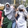 ఏపీ, తెలంగాణలో హీట్ వేవ్ అలర్ట్- రేపు 47 మండలాల్లో తీవ్ర వడగాల్పులు, ప్రజలకు అడ్వైజరీ ఏపీ, తెలంగాణలో హీట్ వేవ్ అలర్ట్- రేపు 47 మండలాల్లో తీవ్ర వడగాల్పులు, ప్రజలకు అడ్వైజరీ