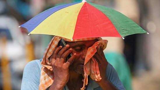 ఏపీలోని శ్రీకాకుళం, విజయనగరం,  విశాఖపట్నం, అనకాపల్లి, కాకినాడ  కోనసీమ, పార్వతీపురం మన్యం, అల్లూరి సీతారామరాజు జిల్లాలలో ఎక్కువగా వ‌డ‌గాల్పుల ప్రభావం ఉంటుందని ఏపీ ప్రభుత్వం తెలిపింది. ఈ నేపథ్యంలో ప్రజలు తగిన జాగ్రత్తలు తీసుకోవాలని సూచించింది. తాగు నీటి సరఫరా, ఉపాధి పనుల సమయంలో మార్పులు, హెల్త్ కిట్స్, అవగాహన కార్యక్రమాలకు సంబంధించి కీలక సూచనలు చేసింది.