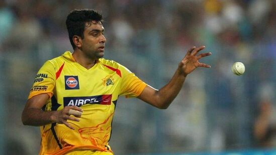 IPL Most Dot Balls: మూడో స్థానంలో ప్రస్తుత చెన్నై సూపర్ కింగ్స్ బౌలర్ అశ్విన్ ఉన్నాడు. అతడు 209 మ్యాచ్ లలో 1572 డాట్ బాల్స్ వేశాడు.