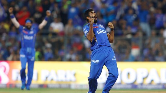 IPL Most Dot Balls: ఐదో స్థానంలో ముంబై ఇండియన్స్ పేస్ బౌలర్ జస్‌ప్రీత్ బుమ్రా ఉన్నాడు. అతడు 133 మ్యాచ్ లలో 1269 డాట్ బాల్స్ వేయడం విశేషం.