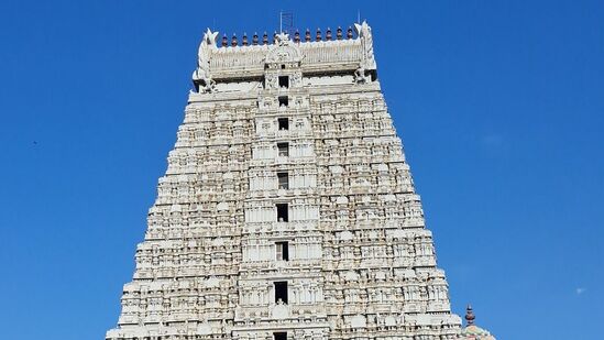  అరుణాచలేశ్వరుడిని దర్శించుకునేందుకు తెలంగాణ టూరిజం ప్యాకేజీని ఆపరేట్ చేస్తోంది.  HYDERABAD - ARUNACHALAM' పేరుతో ప్యాకేజీ అందుబాటులోకి వచ్చింది. ఏప్రిల్ నెలకు సంబంధించిన టూర్ తేదీని ప్రకటించింది.