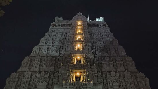 3వ రోజు బ్రేక్ ఫాస్ట్ తర్వాత…వేలూరుకు వెళ్తారు. శ్రీపురం గోల్డెన్ టెంపుల్ దర్శనం ఉంటుంది. సాయంత్రం 4 తర్వాత హైదరాబాద్ బయల్దేరుతారు. 4వ రోజు ఉదయం 5 గంటలకు హైదరాబాద్ కు చేరుకోవటంతో ఈ టూర్ ప్యాకేేజీ ముగుస్తుంది. 