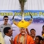 సీఎం చంద్రబాబును సన్మానిస్తున్న పోలవరం ముంపు మండలాల ప్రజలు సీఎం చంద్రబాబును సన్మానిస్తున్న పోలవరం ముంపు మండలాల ప్రజలు