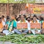 కలెక్టరేట్ ముందు బీజేపీ నేతల సత్యాగ్రహం