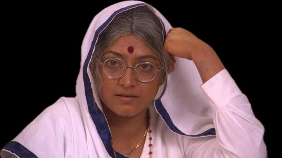 తాయి కస్తూర్ గాంధీ ఓటీటీ (కన్నడ): బరగూరు రామచంద్రప్ప దర్శకత్వంలో జనమిత్ర మూవీస్ నిర్మించిన కన్నడ చిత్రం 'తాయి కస్తూర్ గాంధీ'. మార్చి 28 నుంచి అమెజాన్ ప్రైమ్‌లో తాయి కస్తూర్ గాంధీ ఓటీటీ స్ట్రీమింగ్ అవుతోంది. ఇందులో కస్తూర్బాగా హరిప్రియ, గాంధీగా కిశోర్ నటించారు. ఈ చిత్రం బరగుర నవల ఆధారంగా రూపొందింది. 'తాయి కస్తూర్ గాంధీ' కస్తూర్బా గాంధీపై తీసిన మొదటి చిత్రం. కస్తూర్బా జీవితంలోని కొన్ని ముఖ్యమైన సంఘటనల ద్వారా చిత్రమిది.