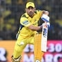<p>ఐపీఎల్ హిస్టరీలో చెన్నై సూపర్ కింగ్స్ తరపున అత్యధిక పరుగులు చేసిన ఆటగాడిగా ఎంఎస్ ధోని హిస్టరీ క్రియేట్ చేశాడు. ఈ లీగ్ లో సీఎస్కే తరపున ధోని 204 ఇన్నింగ్స్ లో 4699 పరుగులు సాధించాడు. సురేశ్ రైనా (171 ఇన్నింగ్స్ లో 4687) రికార్డును బ్రేక్ చేశాడు. </p>