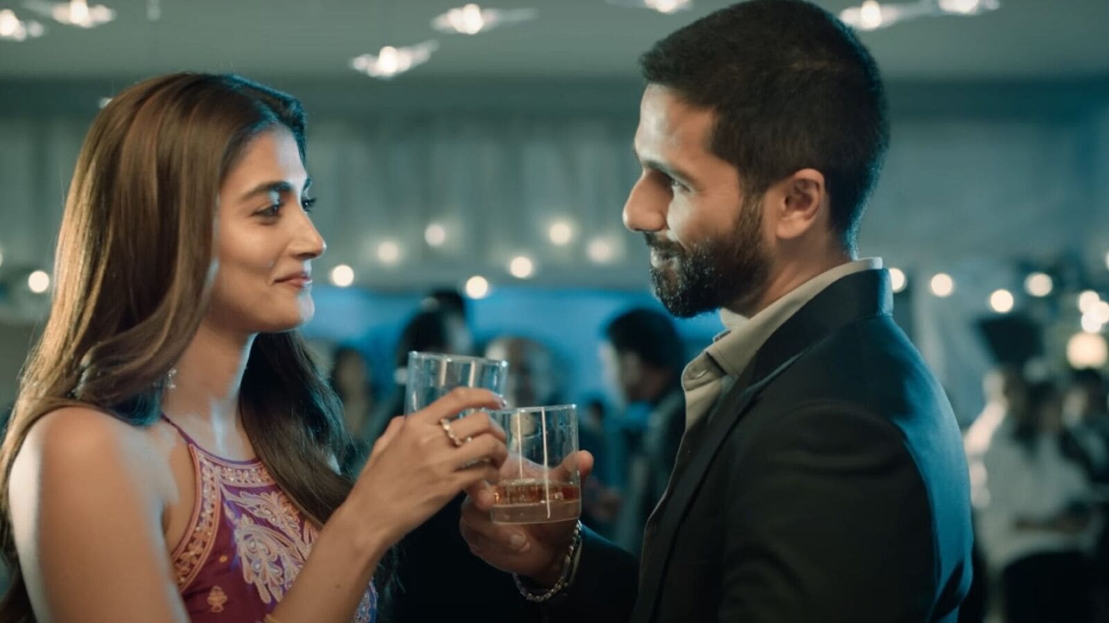 OTT Action Thriller: ఓటీటీ ట్రెండింగ్‍లో టాప్‍కు షాహిద్, పూజా హెగ్డే చిత్రం.. స్ట్రీమింగ్ ఎక్కడంటే..