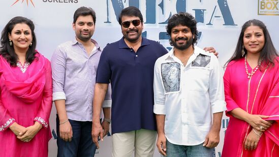 <p>మెగాస్టార్ చిరంజీవి నయా సినిమా లాంచ్ అయింది. సంక్రాంతికి వస్తున్నాం చిత్రంతో ఈ ఏడాది బ్లాక్‍బస్టర్ సాధించిన అనిల్ రావిపూడితో చిరూ ఈ మూవీ చేస్తున్నారు. ఉగాది పర్వదినమైన నేడు (మార్చి 30) ఈ చిత్రం పూజా కార్యక్రమాలతో మొదలైంది. </p>