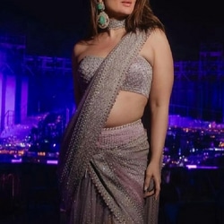 <p>హీరోయిన్‌గా ఇండస్ట్రీలో 25 ఏళ్లు పూర్తి చేసుకున్న ఈ బెబోకు సుమారుగా రూ. 550 కోట్ల ఆస్తులుంటాయి. అయినా ఇప్పటికీ గోళ్లు కొరకడం అలవాటు అట!</p>