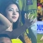 ధోనీపై కోపం వ్యక్తం చేస్తున్న లేడీ ఫ్యాన్