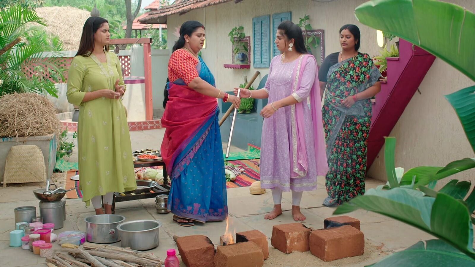 Gunde Ninda Gudi Gantalu Serial: మీనా అందానికి బాలు ఫిదా - అత్త నెత్తి ప‌గ‌ల‌గొట్టిన శృతి - ప్ర‌భావ‌తి వంట క‌ష్టాలు