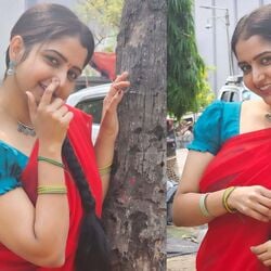 <p>ఇన్‌స్టాగ్రామ్‌లో పోస్ట్ చేసిన లేటెస్ట్ ఫొటోల్లో పుష్ప  మూవీలో శ్రీవ‌ల్లిని గుర్తు చేసింది బ్ర‌హ్మ‌ముడి కావ్య‌. లంగా ఓణీ ధ‌రించి శ్రీవ‌ల్లి లుక్‌లోకి మారిపోయింది. </p>