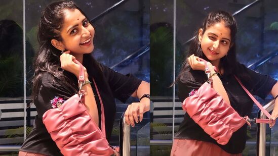 పుష్ప‌, పాన్ ఇండియా అంటూ ఈ ఫొటోల‌కు క్యాప్ష‌న్ జోడించింది. బ్యూటీ స్టార్ అంటూ దీపికా రంగ‌రాజు ఫొటోల‌పై అభిమానులు కామెంట్స్ చేస్తోన్నారు. 