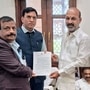 శాతవా‍హన యూనివర్శిటీలో లా కాలేజీ కోసం విజ్ఞప్తి చేస్తున్న కేంద్రమంత్రి బండి సంజయ్