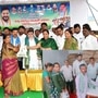 కరీంనగర్లో సన్న బియ్యం పంపిణీలో మంత్రి పొన్నం ప్రభాకర్ కరీంనగర్లో సన్న బియ్యం పంపిణీలో మంత్రి పొన్నం ప్రభాకర్