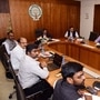 ప్రధాని పర్యటనపై సమీక్షిస్తున్న సీఎస్ విజయానంద్ ప్రధాని పర్యటనపై సమీక్షిస్తున్న సీఎస్ విజయానంద్