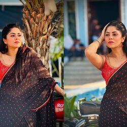 <p>సీరియ‌ల్‌లో విల‌న్‌గా క‌నిపించే ష‌ర్మిత గౌడ‌...సోష‌ల్ మీడియాలో మాత్రం గ్లామ‌ర్ ఫొటోల‌ను పోస్ట్ చేస్తూ అభిమానుల‌ను స‌ర్‌ప్రైజ్ చేస్తుంటుంది. </p>
